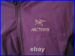Arc'teryx Women's Atom LT Jacket in Azalea (Size Medium)