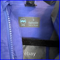 Janji Rainrunner Pack Jacket Men's S Blue Hooded Vented Packable Light weight