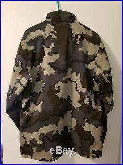 Kuiu Chinook Jacket Vias camo soft shell ultralight hunting Large macro pattern
