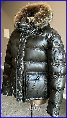 Moncler Hubert Down Jacket/Coat Khaki Green Size 3 Medium/Large Good Condition