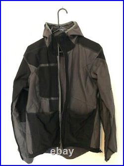 Tilak Trango Soft Shell Hooded Jacket Mens Size Large Carbon & Black